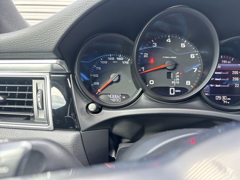 Certified 2018 Porsche Macan image 17
