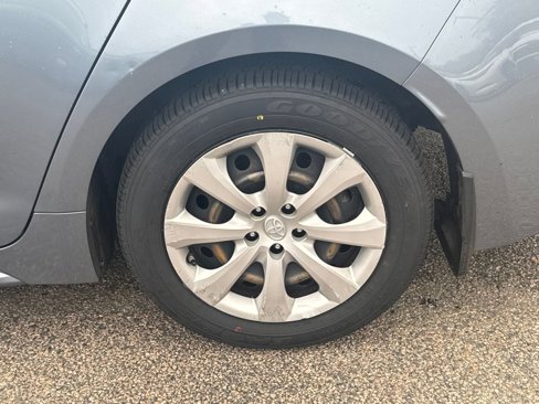 Used 2021 Toyota Corolla LE image 37