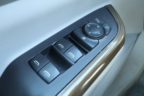 Used 2019 GMC Acadia SLE w/ Driver Alert Package I image 17