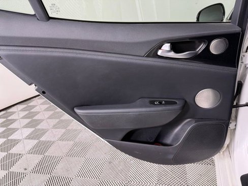 Used 2018 Kia Stinger Premium image 27