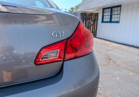 Used 2010 INFINITI G37 Journey w/ Premium Pkg image 11