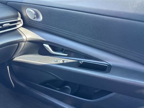 Certified 2025 Hyundai Elantra SE image 32