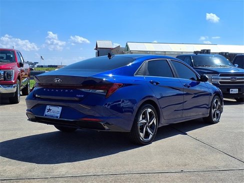 Used 2023 Hyundai Elantra Limited w/ Preferred Accessory Package image 2