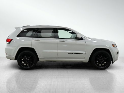 Used 2018 Jeep Grand Cherokee Altitude image 6