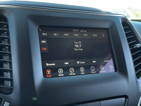 Used 2020 Jeep Cherokee Latitude w/ Mobile Office Group image 24