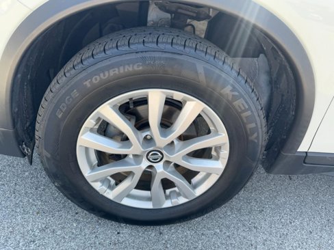 Used 2018 Nissan Rogue SV image 7