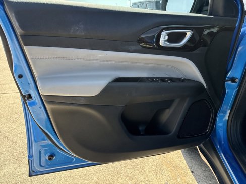 Used 2023 Jeep Compass Limited image 18