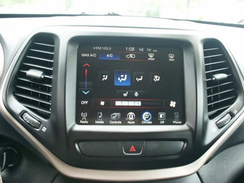 Used 2016 Jeep Cherokee Latitude w/ Cold Weather Group image 11