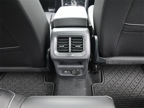 Used 2024 Volkswagen Tiguan SE image 27