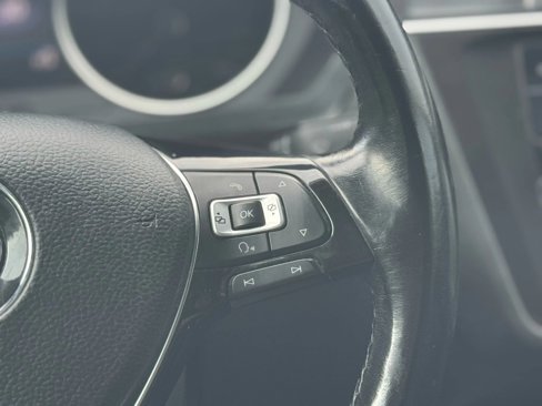 Used 2018 Volkswagen Tiguan SE w/ 3rd Row Seat Package image 26