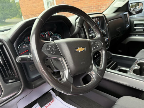 Used 2018 Chevrolet Silverado 1500 LT w/ Redline Edition image 12