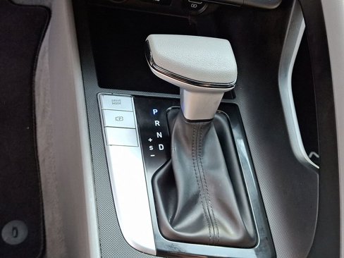 Used 2022 Hyundai Elantra SEL image 23