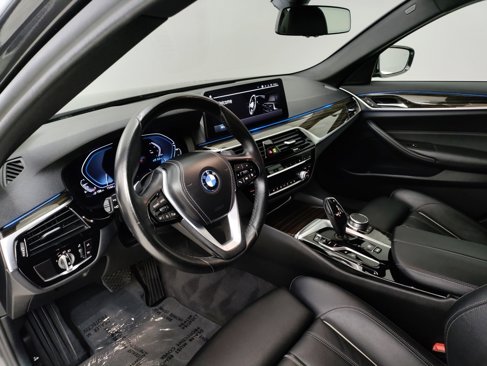 Used 2022 BMW 530e w/ Convenience Package image 14