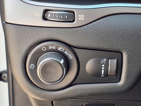 Used 2021 Jeep Cherokee Latitude image 20