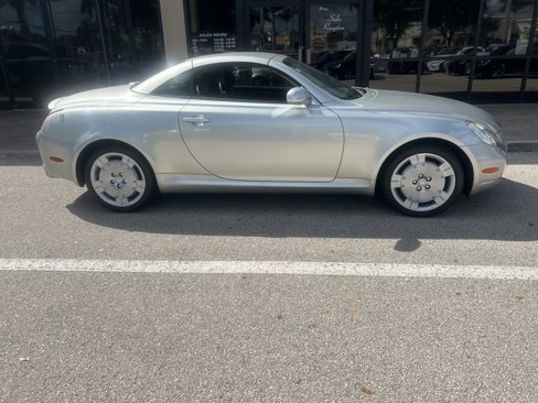 Used 2002 Lexus SC 430 Convertible image 2