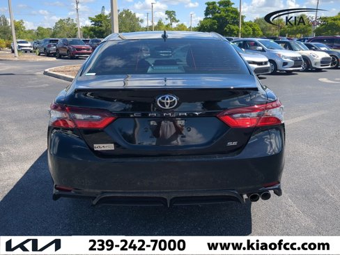 Used 2021 Toyota Camry SE image 6