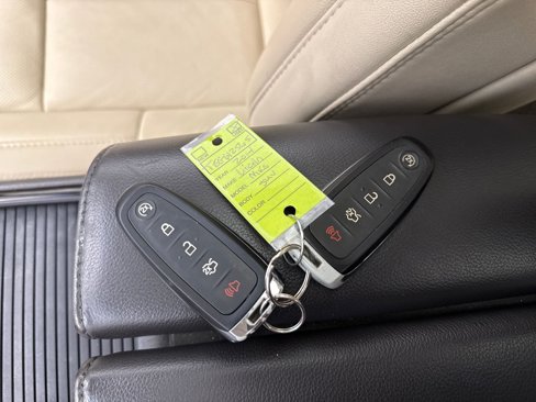 Used 2014 Lincoln MKS AWD w/ Equipment Group 201A image 40