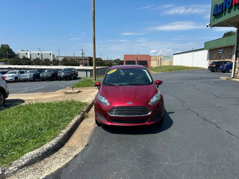 Used 2015 Ford Fiesta SE image 2