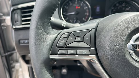 Used 2018 Nissan Rogue SV image 19