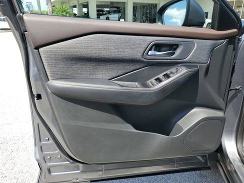 Used 2023 Nissan Rogue SV image 19