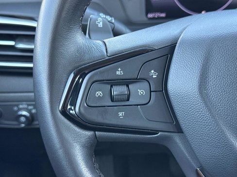 Used 2022 Chevrolet Bolt EUV LT w/ Convenience Package image 11