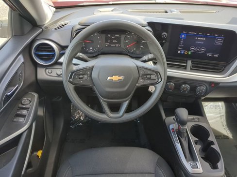 Used 2025 Chevrolet Trax LS image 15