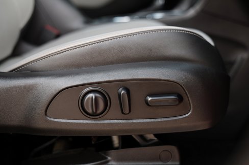 Used 2018 Chevrolet Equinox Premier image 32