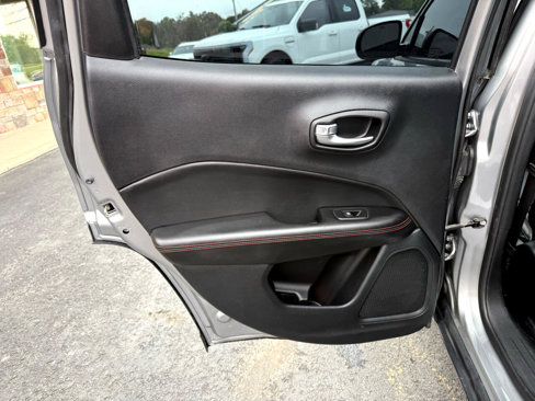 Used 2020 Jeep Compass Trailhawk image 16