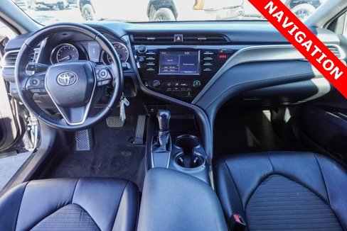 Certified 2018 Toyota Camry SE image 3