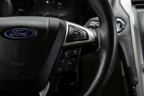 Used 2017 Ford Fusion SE w/ Fusion SE Technology Package image 14