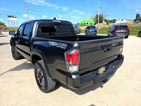 Used 2023 Toyota Tacoma TRD Off-Road image 3