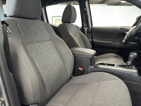 Used 2016 Toyota Tacoma TRD Sport image 30