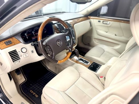 Used 2011 Cadillac DTS Platinum image 17