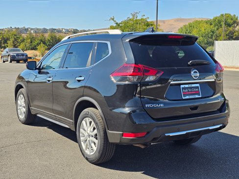 Used 2019 Nissan Rogue SV image 4