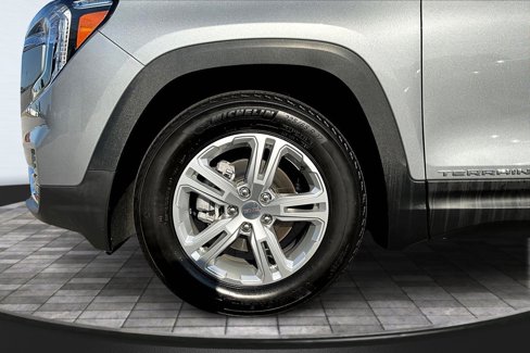 Used 2024 GMC Terrain SLE image 22