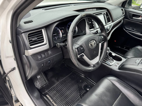 Used 2018 Toyota Highlander AWD V6 image 9