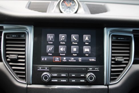 Certified 2018 Porsche Macan image 25