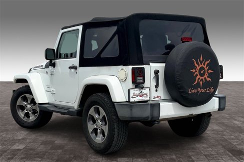 Used 2016 Jeep Wrangler Sahara w/ Connectivity Group image 13