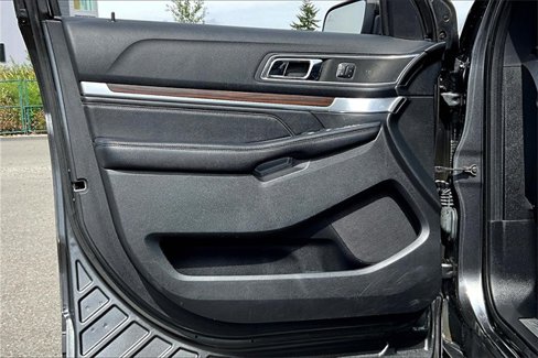 Used 2016 Ford Explorer Limited image 18