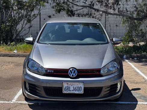 Used 2011 Volkswagen Golf 4-Door image 6