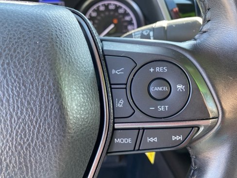 Used 2023 Toyota Camry SE image 19