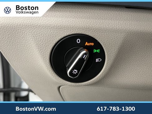 Used 2025 Volkswagen Jetta SE image 15