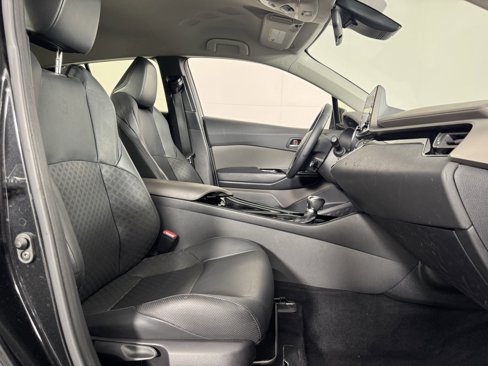 Used 2020 Toyota C-HR Limited image 16