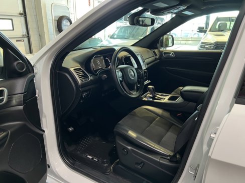 Used 2019 Jeep Grand Cherokee Altitude image 41