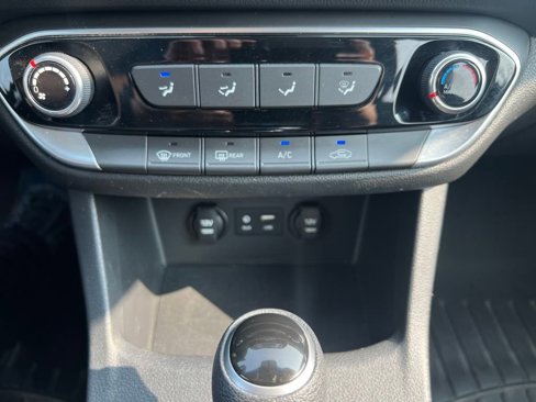 Used 2019 Hyundai Elantra GT image 27