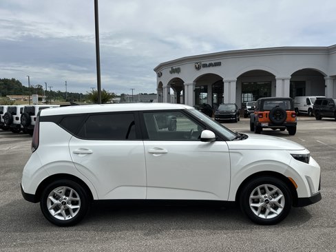 Used 2023 Kia Soul LX w/ LX Technology Package image 8