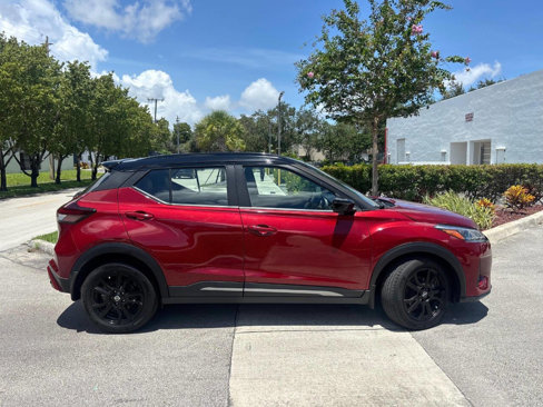 Used 2022 Nissan Kicks SR w/ Premium Package image 4