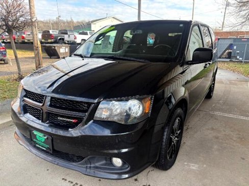 Used 2018 Dodge Grand Caravan SE image 2