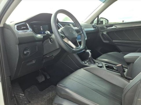 Used 2022 Volkswagen Tiguan SE image 16