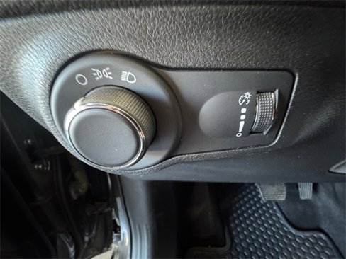 Used 2018 Jeep Compass Sport w/ Cold Weather Group image 24